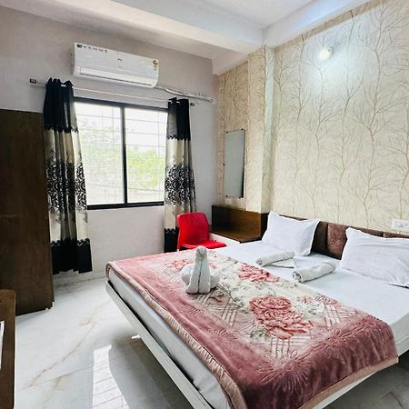 Hotel Kanha Palace Уджайн Екстериор снимка